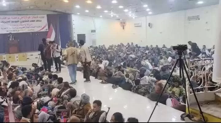 لقاء تشاوري في تعز يؤكد دعم الجيش وتوحيد الصف لاستكمال تحرير المحافظة