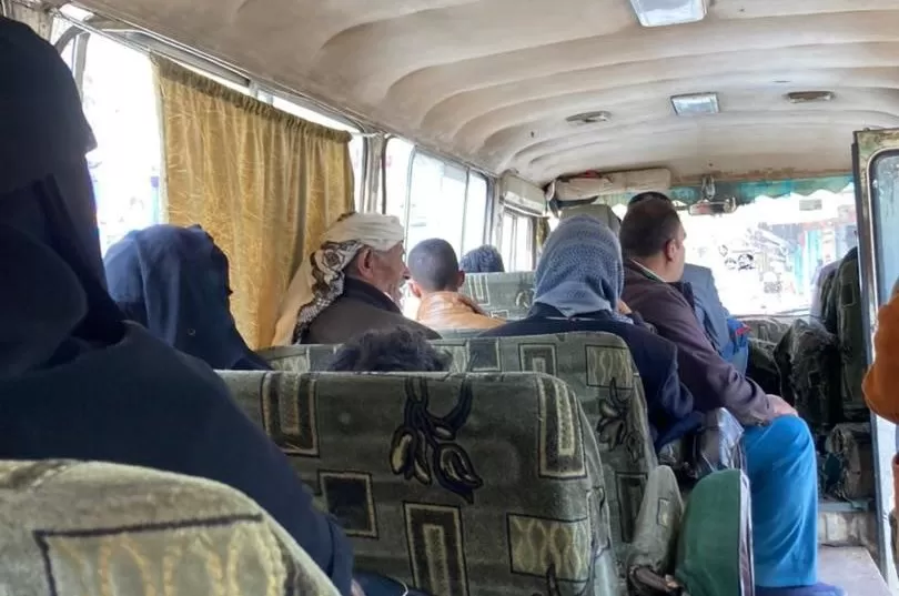 الحوثيون يدرسون قرارا لعزل النساء في المواصلات تحت غطاء الحماية