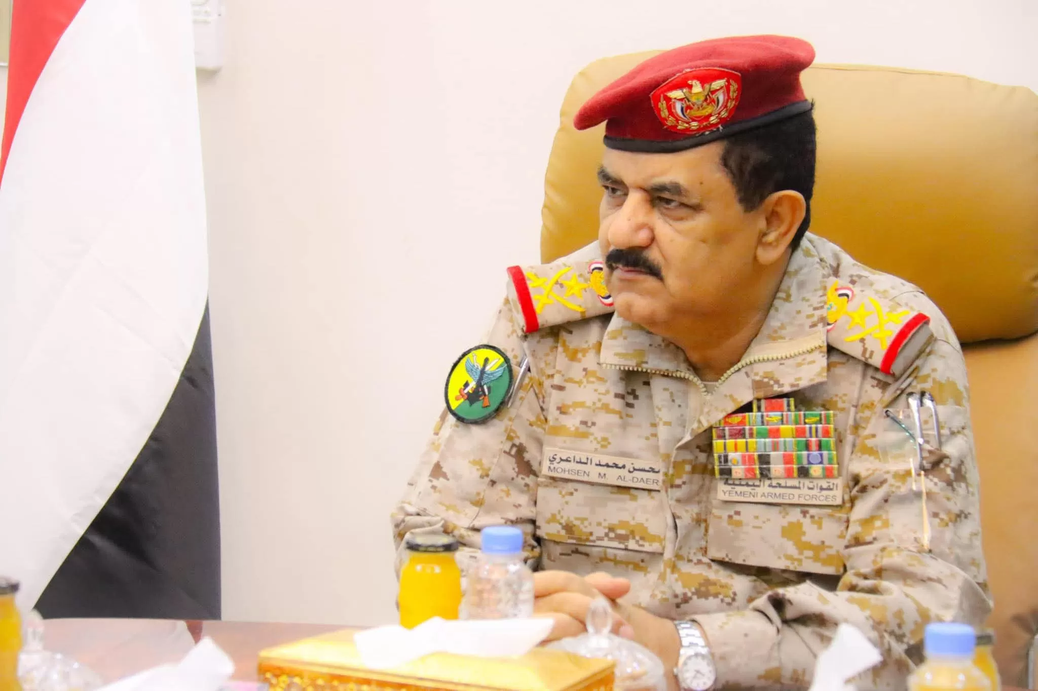 وزير الدفاع اليمني في أحدث ظهور يشيد بالسعودية ويتهرب من أحداث الشرق