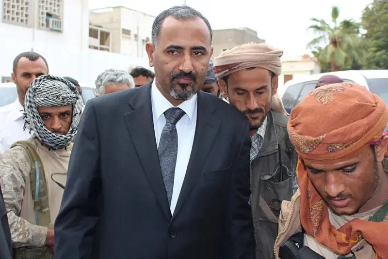 التحالف يكشف تفاصيل هروب الزُبيدي إلى الإمارات ووفد الانتقالي يلتقي السفير السعودي