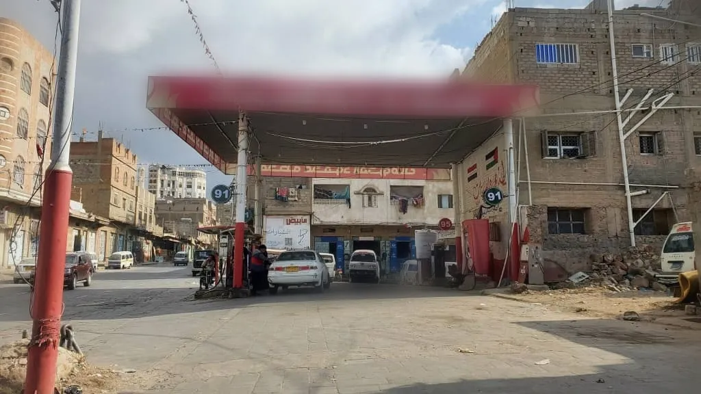 اتحاد المحطات: وصول حصة تعز من البنزين وبدء التوزيع لبيعها بالسعر الرسمي