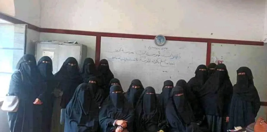 استبيان حوثي ينتهك خصوصية المعلمات ويحول المدارس إلى منصات طائفية