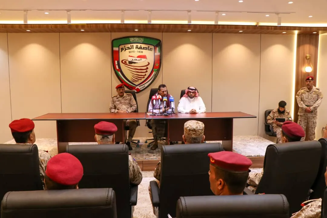 اجتماع مشترك في عدن يبحث استكمال إخراج المعسكرات وتمكين الأجهزة الأمنية