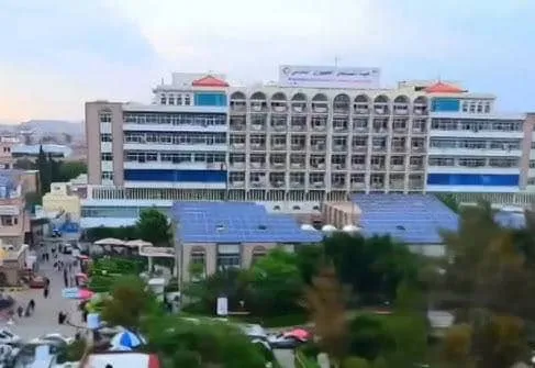 تصعيد احتجاجي يشلّ مستشفيات صنعاء والكوادر الصحية تحمّل الحوثيين المسؤولية