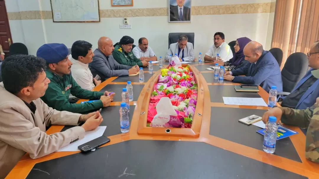 اللجنة الوطنية للتحقيق تنفّذ زيارات ميدانية في شبوة وتعز للاطلاع على أوضاع السجناء