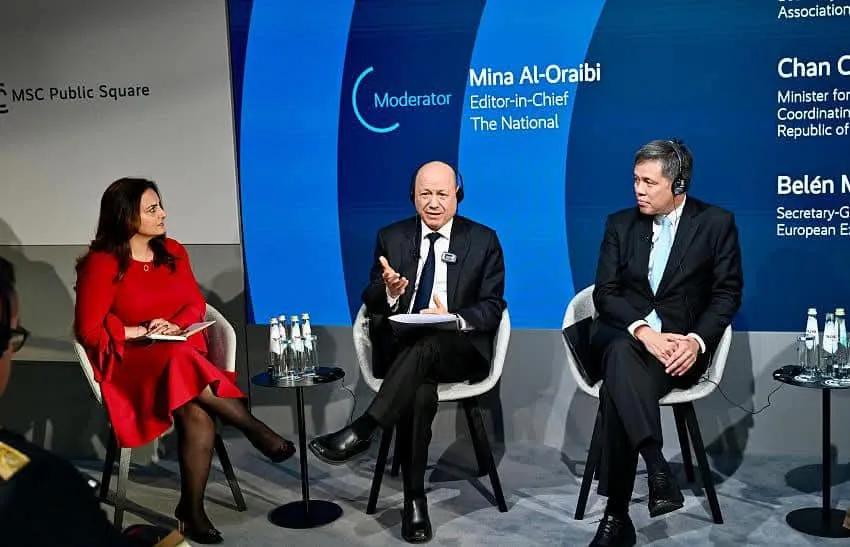 الرئيس العليمي: أمن الملاحة في اليمن يبدأ ببناء مؤسسات الدولة وردع الإرهاب