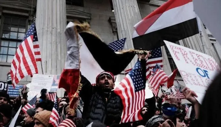 مركز حقوقي: إنهاء الحماية المؤقتة لليمنيين يخالف مبدأ عدم الإعادة القسرية (تفاصيل)