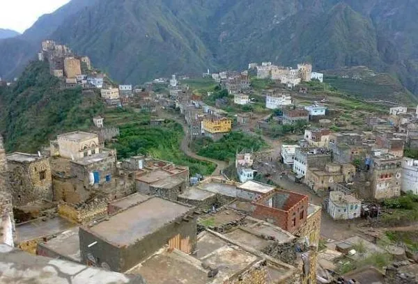 الحوثيون يفرضون حصارا خانقا على قرية بني الجلبي بالمحويت