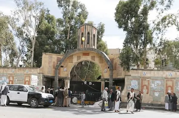 الحوثيون يفرضون حصاراً أمنياً ومراقبة على الشيخ الأحمر في صنعاء