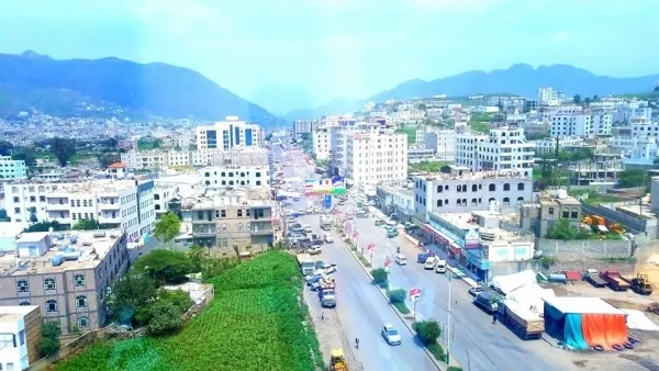 الحوثيون يختطفون جرحى اشتباكات داخل سوق شعبي في إب