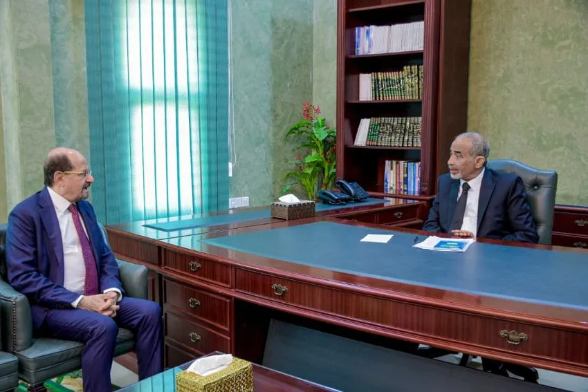 عضو الرئاسي الصبيحي يبحث في معاشيق الاستقرار المعيشي وتطوير الأداء الحكومي