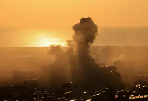 واشنطن تعلن تدمير سفن إيرانية لزرع الألغام في مضيق هرمز وترامب يهدد برد غير مسبوق (تفاصيل)