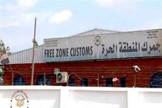 صحفي يمني يكشف أسباب عجز الحكومة عن دفع المرتبات في الفترات الماضية