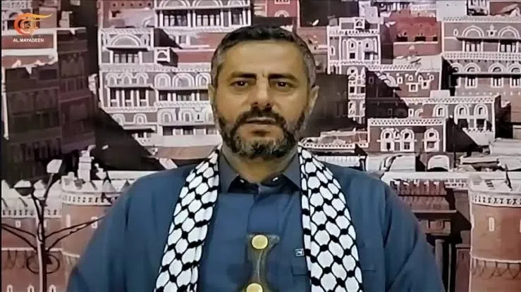 قيادي حوثي يعلن اصطفاف الجماعة مع إيران في حربها ضد أمريكا وإسرائيل
