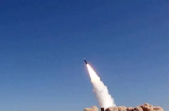 الحوثيون ينخرطون في التصعيد الإقليمي والحكومة تحذر من تبعات إقحام اليمن