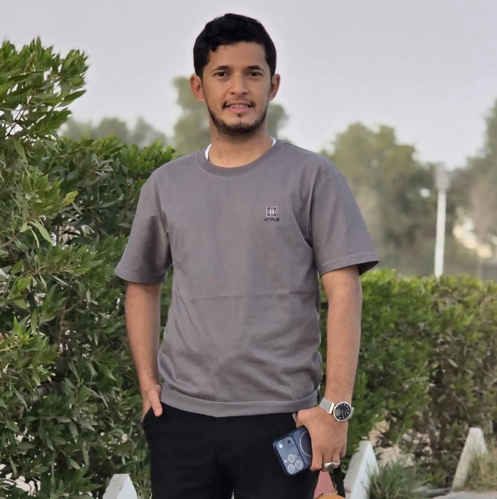 الانتقالي يحتجز مصور في عدن ويهدده ويصادر مقتنياته بعد اتهامه بالعمل مع الشرعية