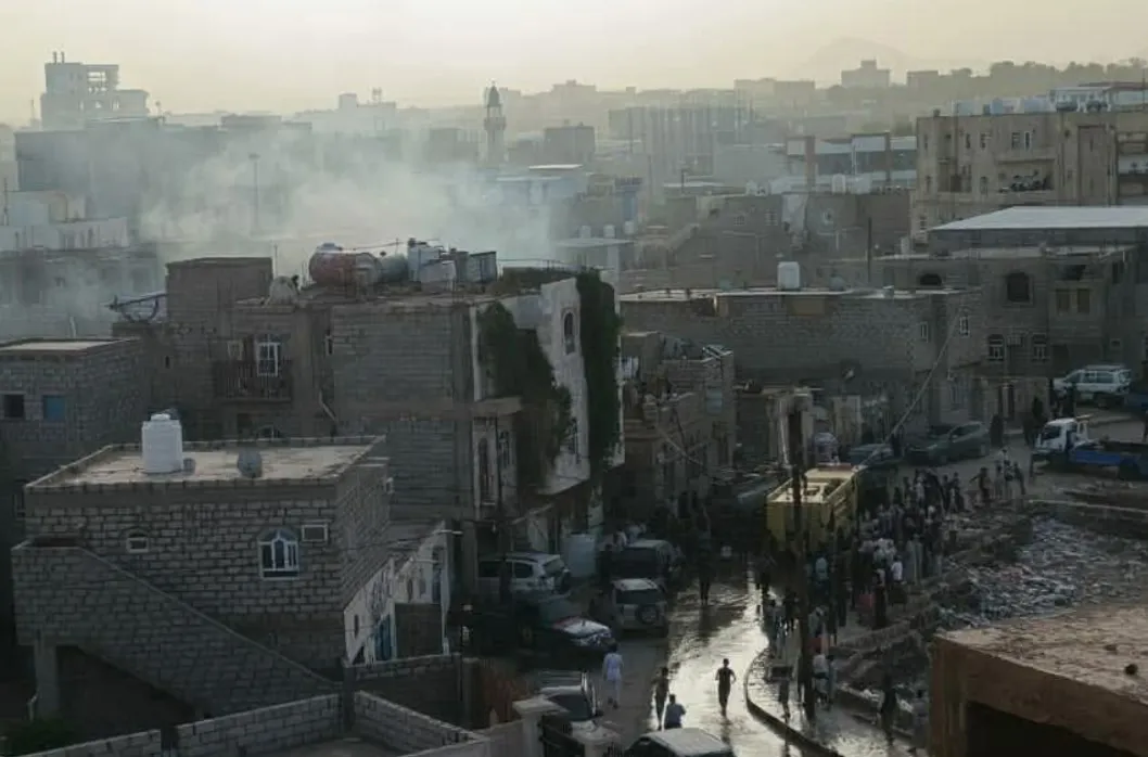 وفاة وإصابة 16 شخصاً إثر حريق هائل في منزل سكني بمأرب