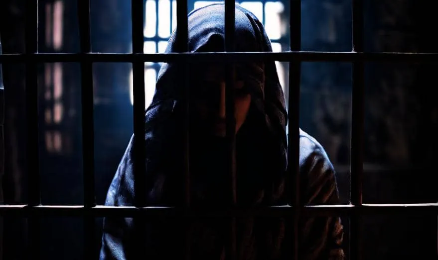 تدهور صحة مختطفة في سجون الحوثيين وحرمانها من تلقي العلاج