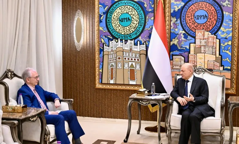 الرئيس العليمي: أمن الممرات المائية مرهون بإنهاء سيطرة وكلاء إيران في اليمن