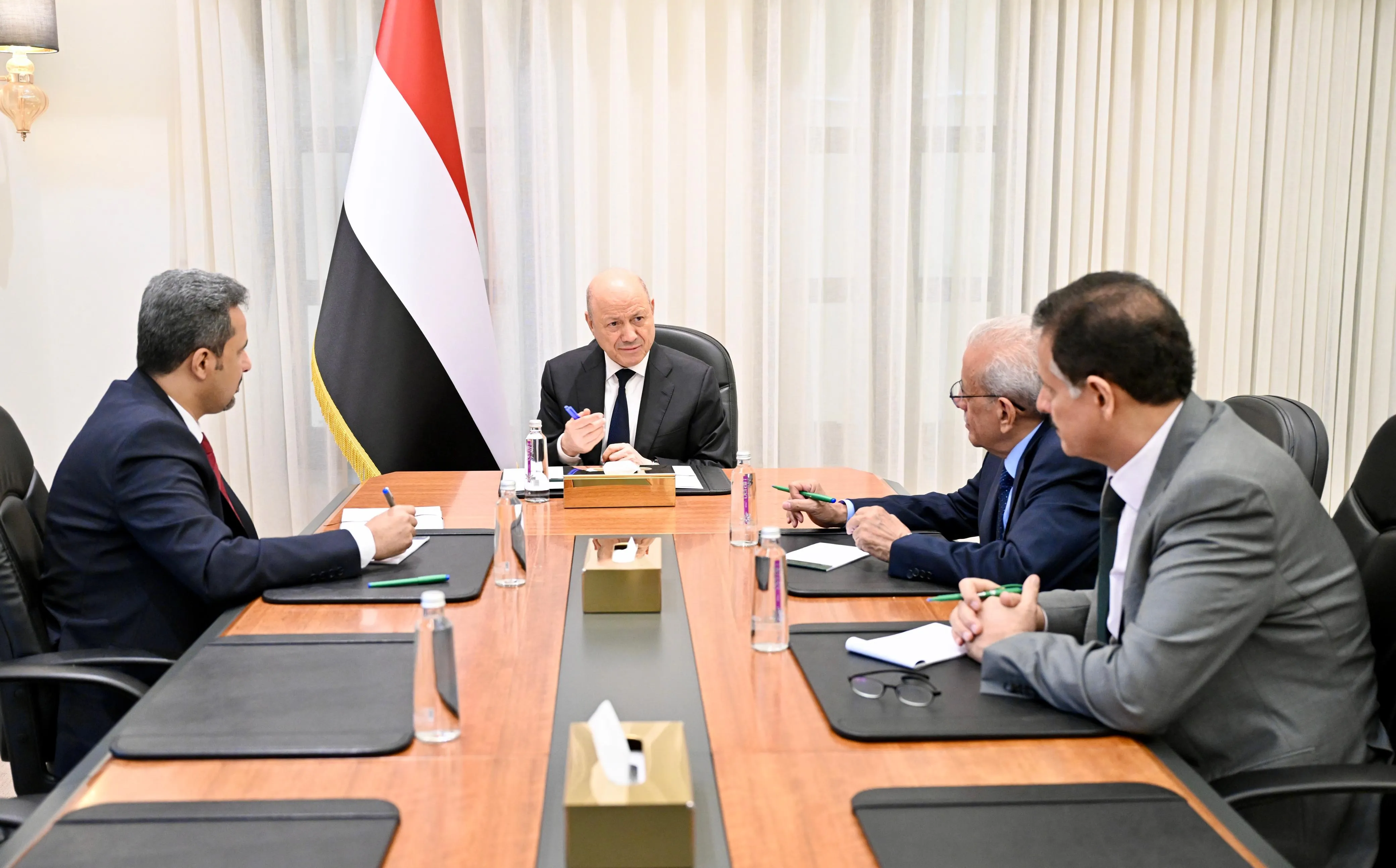 الرئيس العليمي: استقرار المحافظات المحررة أساس لاستعادة مؤسسات الدولة