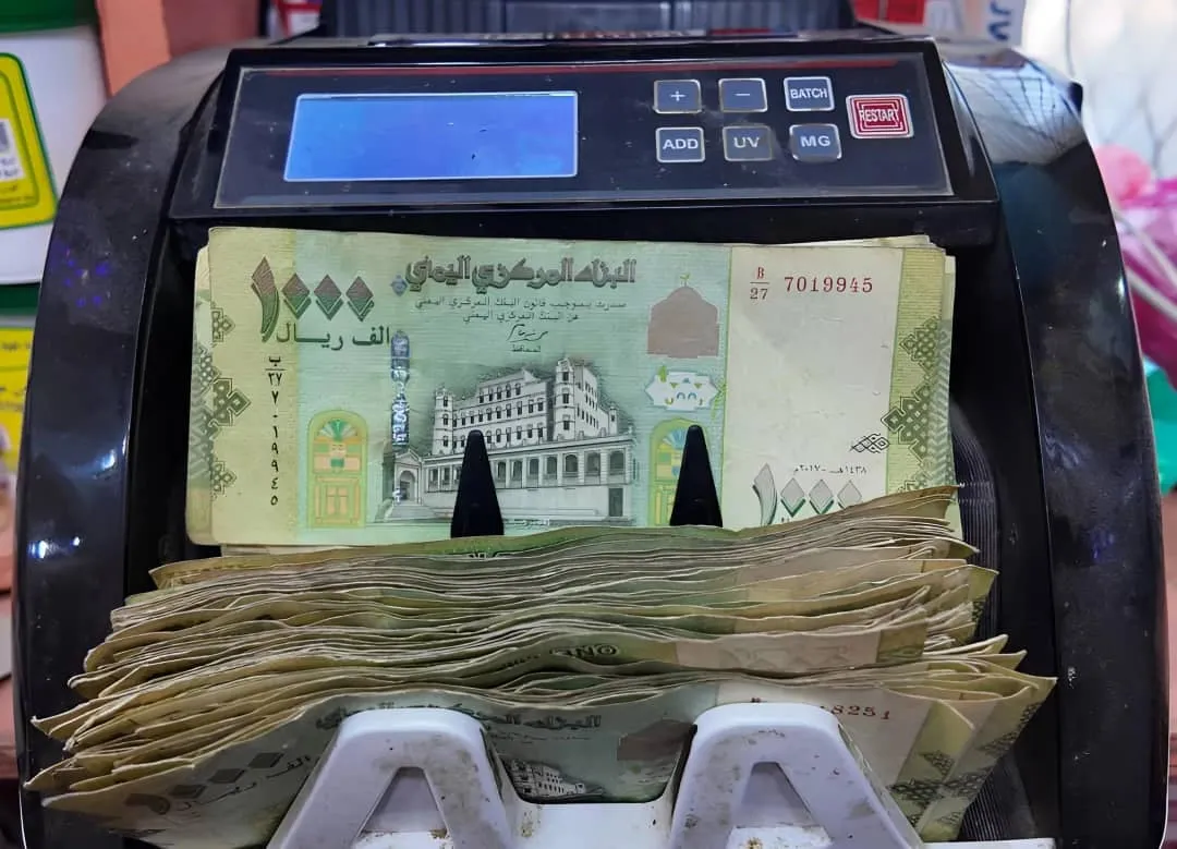 دراسة: تحذيرات من عجز نقدي وشيك في اليمن مع تفاقم أزمة السيولة