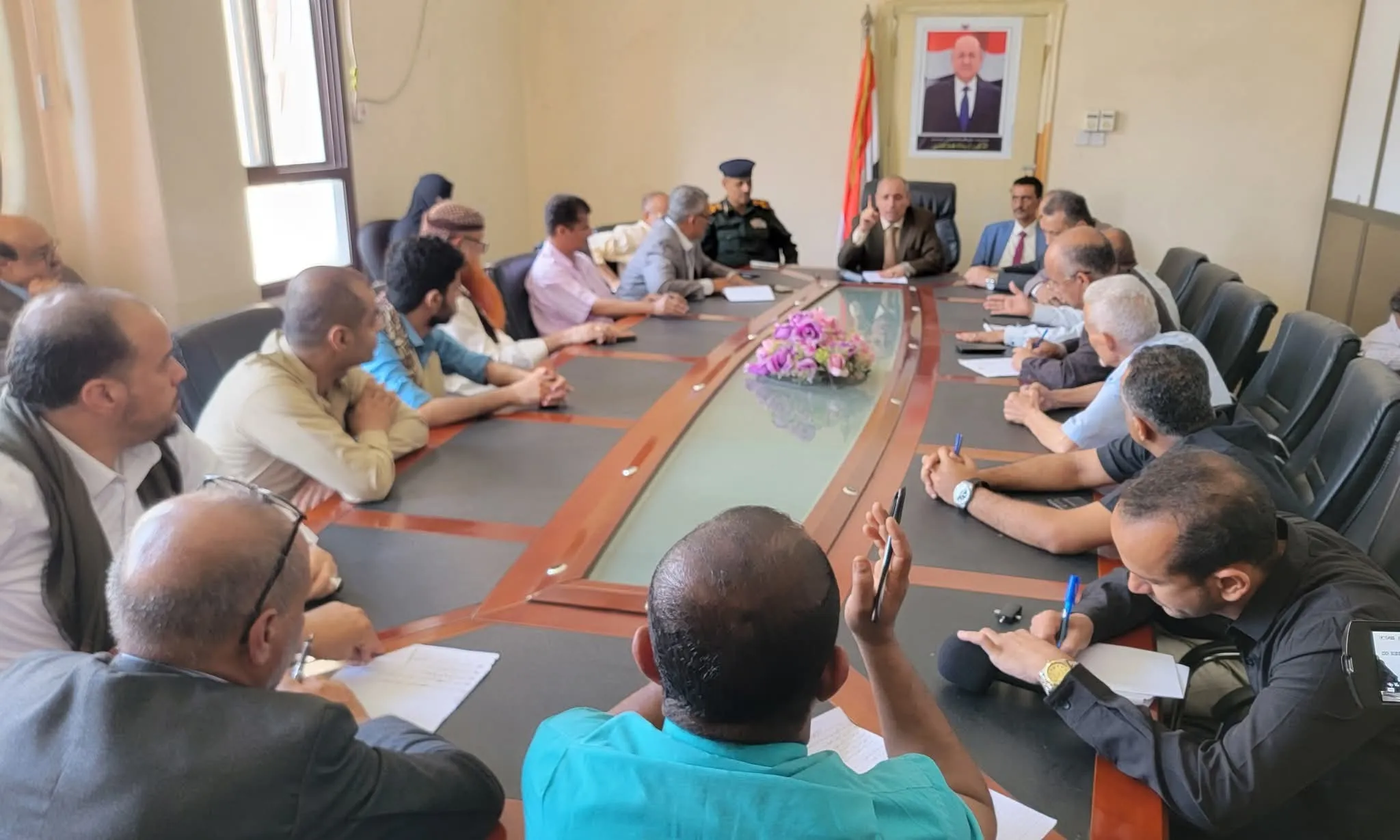 سلطات تعز تقر لجنة لتنظيم أسعار الكهرباء وتدعو للاستثمار في قطاع الطاقة