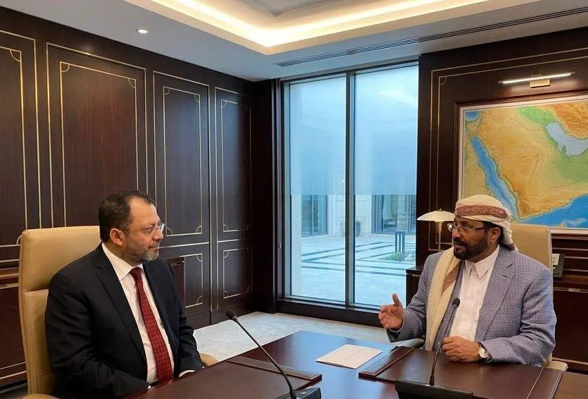 العرادة يؤكد أولوية استقرار الكهرباء ويوجه بتسريع صيانة محطة مأرب الغازية