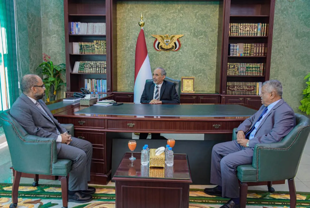 الصبيحي يوجه بتطوير قطاعي الاتصالات والشباب وتحسين الخدمات