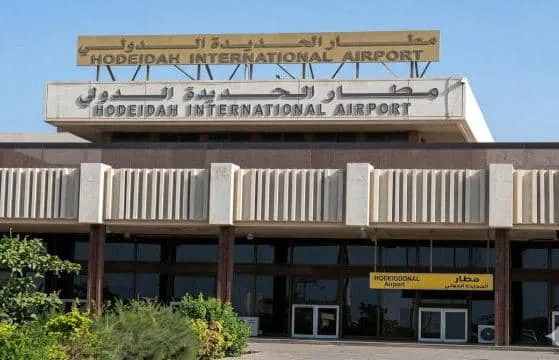 قيادات حوثية تستولي على أراضي مطار الحديدة وتحولها لأملاك خاصة