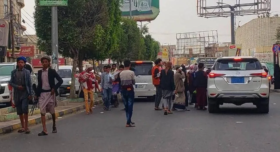 الحوثيون يشنون حملة ضد الباعة المتجولين في صنعاء مع اقتراب عيد الأضحى