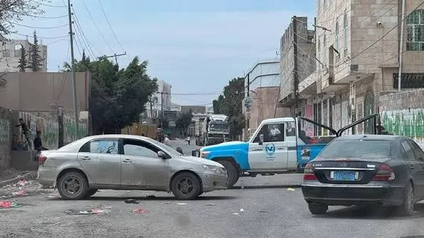 تعميم حوثي بوقف إغلاق المنشآت التجارية عقب تدمير الجماعة لبيئة الاستثمار