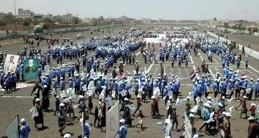 الحوثيون يغسلون أدمغة 4 آلاف طفل في تعز عبر المراكز الصيفية تمهيدًا لتجنيدهم
