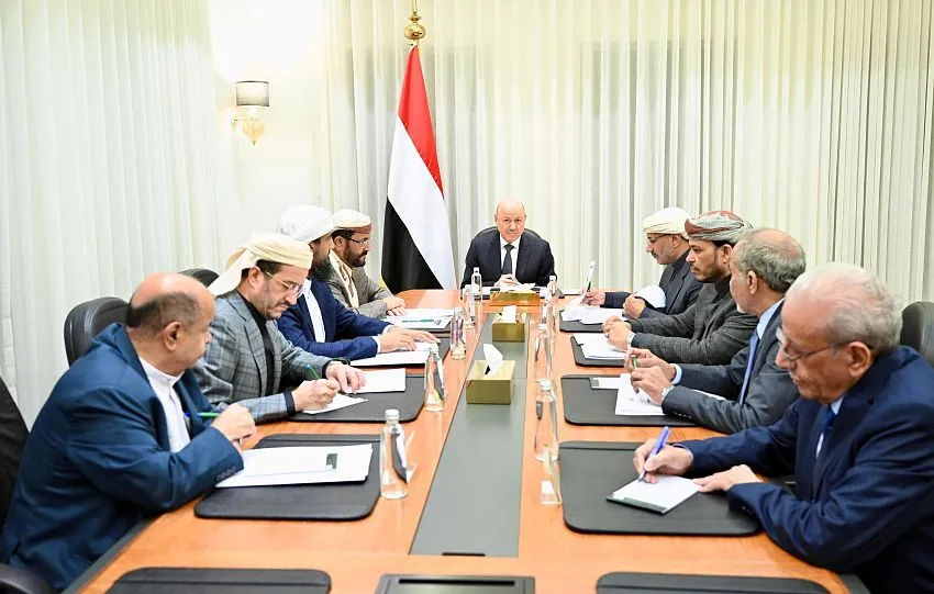 "الرئاسي" يشيد بقرارات الحكومة ويعتبرها انطلاقة فعلية للإصلاح وتحسين المعيشة