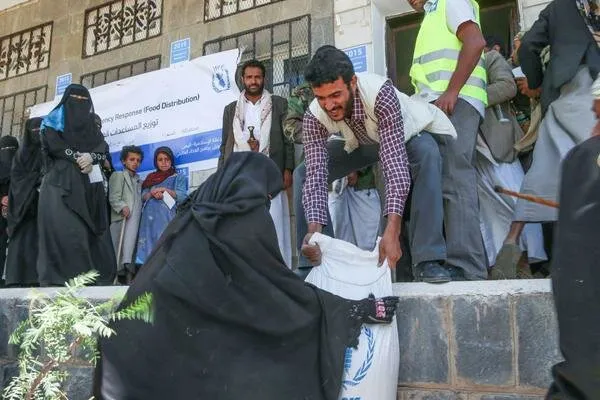 الحوثيون يشترطون على الفقراء والمهمشين بالتجنيد مقابل المساعدات