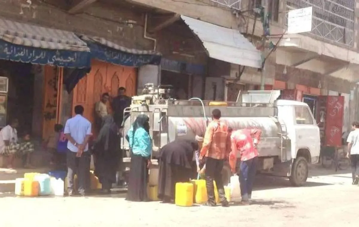 سكان إب يتهمون الحوثيين بالتسبب في أزمة مياه خانقة
