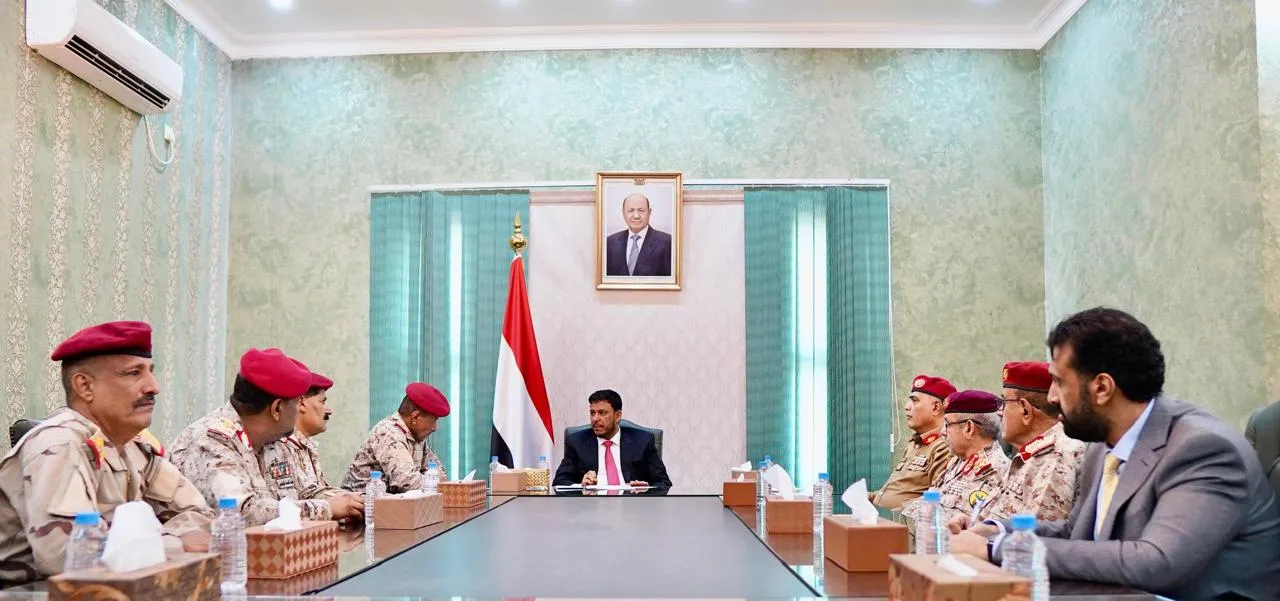 عضو الرئاسي العليمي يدعو لتوحيد الجهود ورفع الجاهزية العسكرية