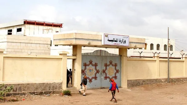 وزارة المالية في عدن تعلن إطلاق مرتبات مارس ومايو