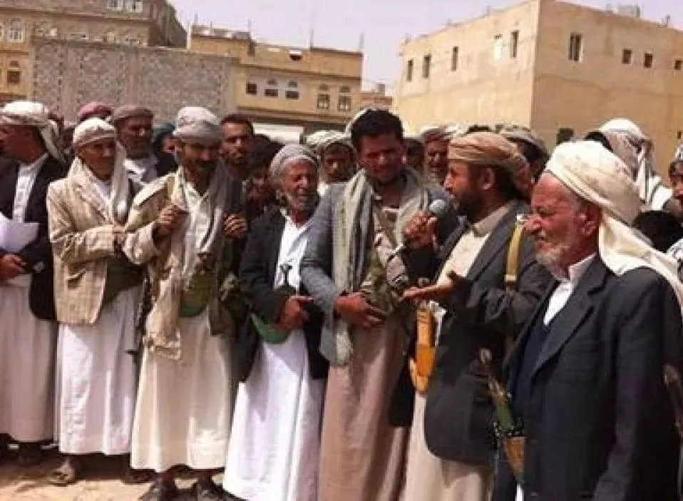 مقتل وإصابة 6 أشخاص في اشتباكات قبلية يغذيها الحوثيون في عمران