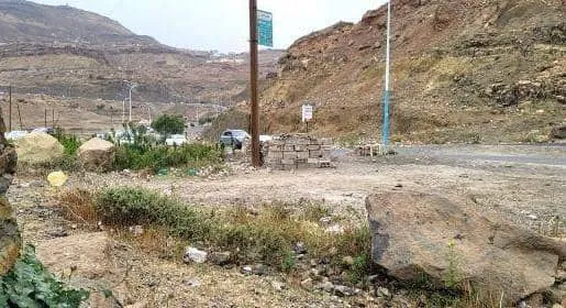الحوثيين يسعون لمصادرة أراضٍ خاصة بمزاعم وصية عمرها 7 قرون