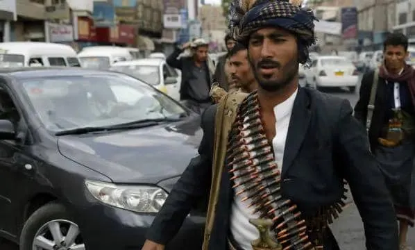 الحوثيون يختطفون مواطنًا في إب بعد الاعتداء عليه أمام أطفاله