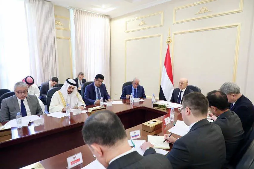 الرئيس العليمي يدعو لتحقيق دولي في رحلة طائرة الحرس الثوري إلى صنعاء