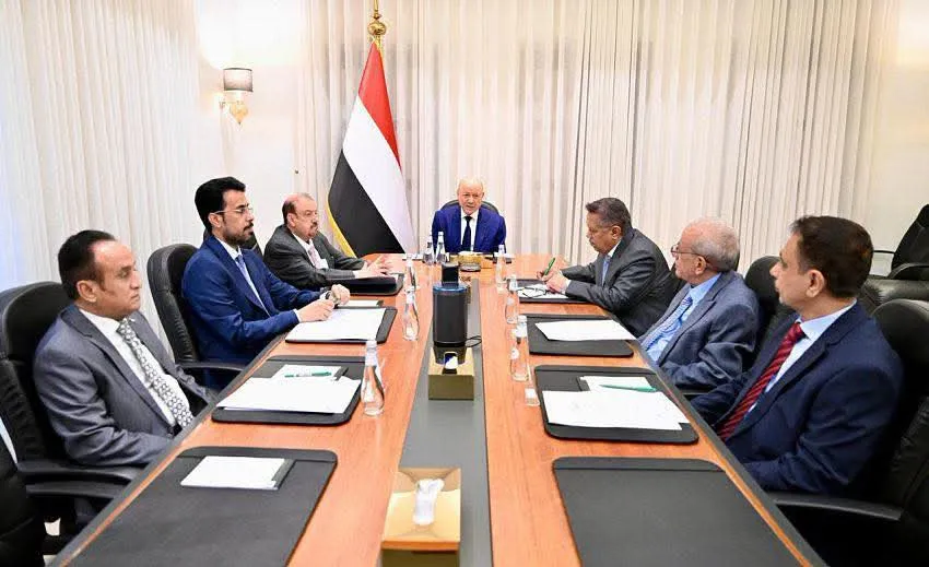 الرئيس العليمي يؤكد مضي الدولة في تنفيذ الإصلاحات ومواجهة التصعيد الحوثي