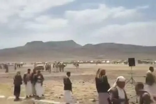 الحوثيون يختطفون أحد أبناء خولان الطيال ويلاحقون 20 آخرين