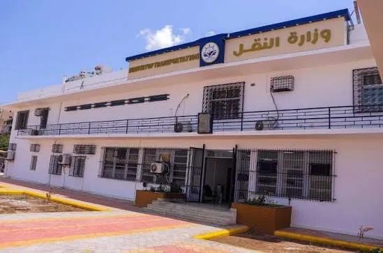 وزارة النقل تنفي إغلاق المطارات اليمنية وتؤكد استمرار حركة الطيران