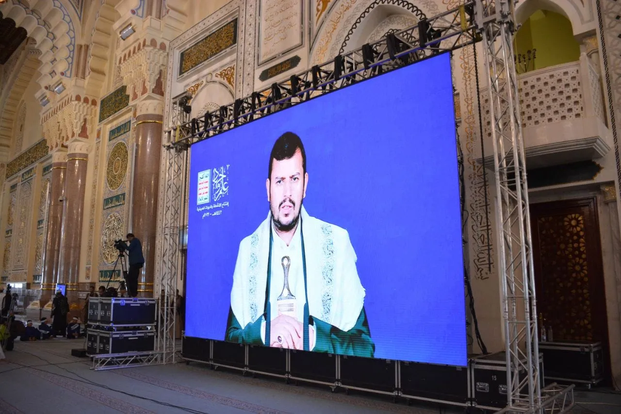 منصة: تهريب زعيم الحوثيين إلى طهران على متن الطائرة الإيرانية